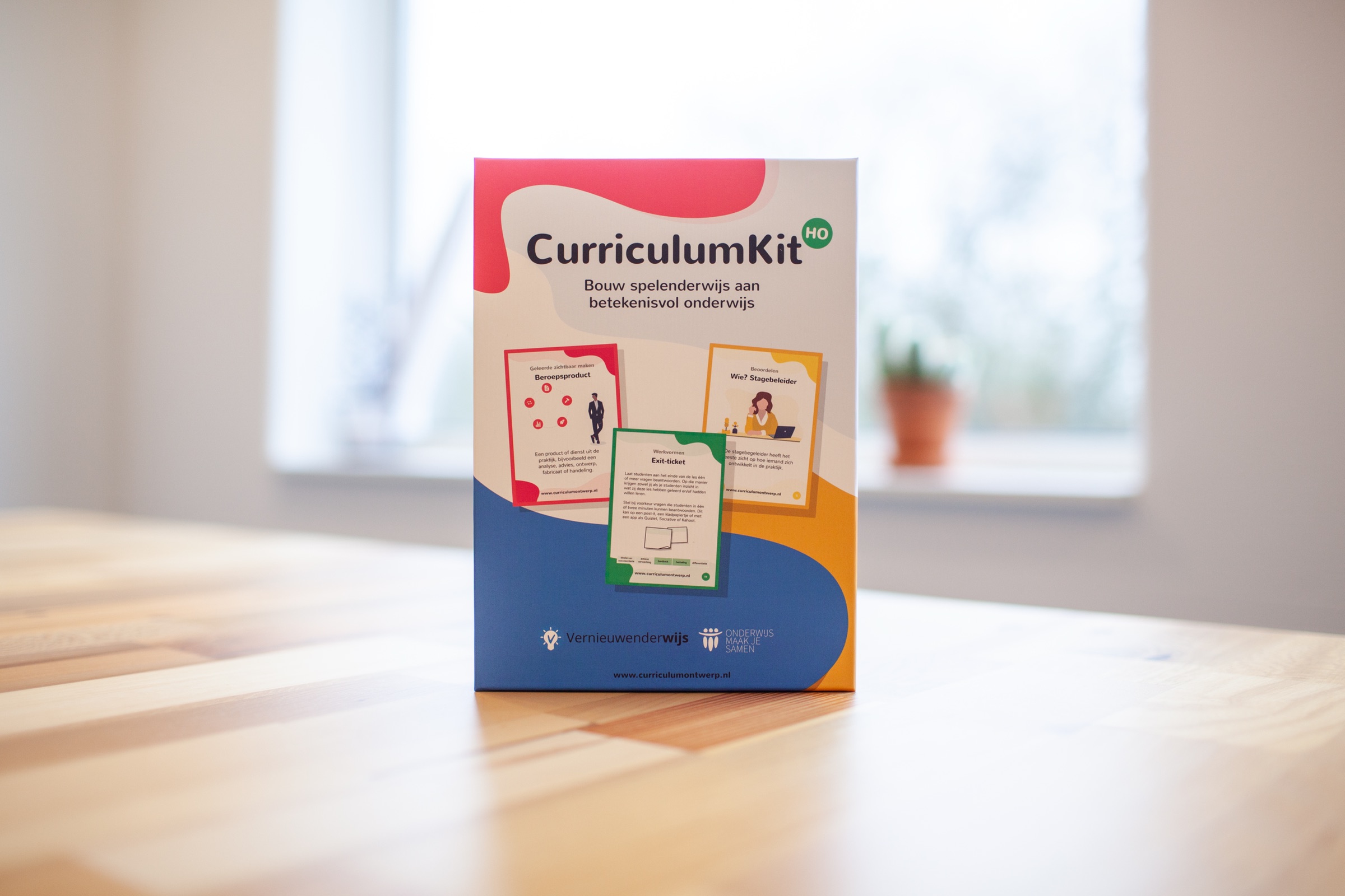 CurriculumKit HO doos op tafel